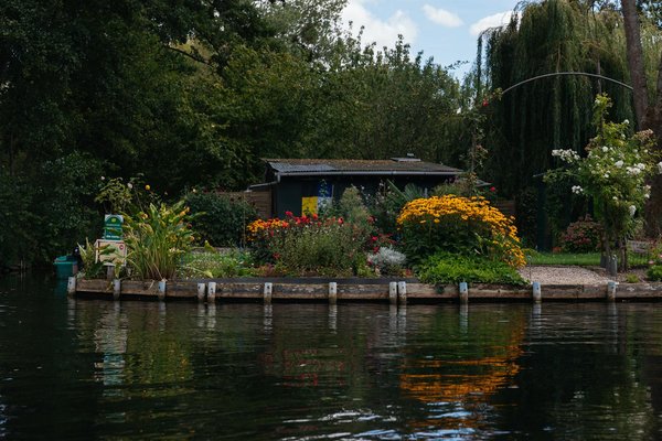 Les coûts cachés d'une piscine carrée et comment les éviter